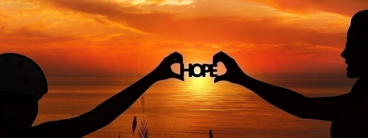 Sonnenuntergang mit Schriftzug Hope